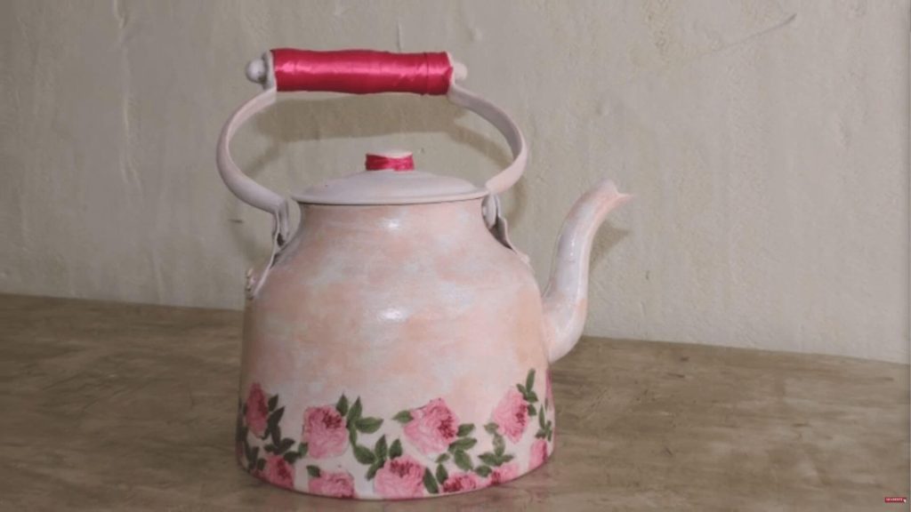 lechera decorada con decoupage