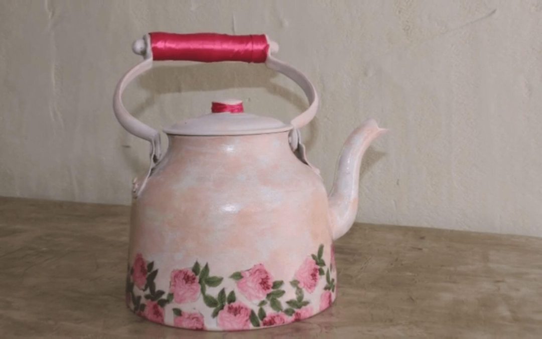 lechera decorada con decoupage
