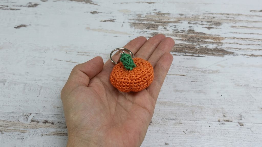 llavero calabaza amigurumi