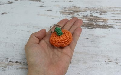 Llavero calabaza amigurumi a crochet: Patrón paso a paso