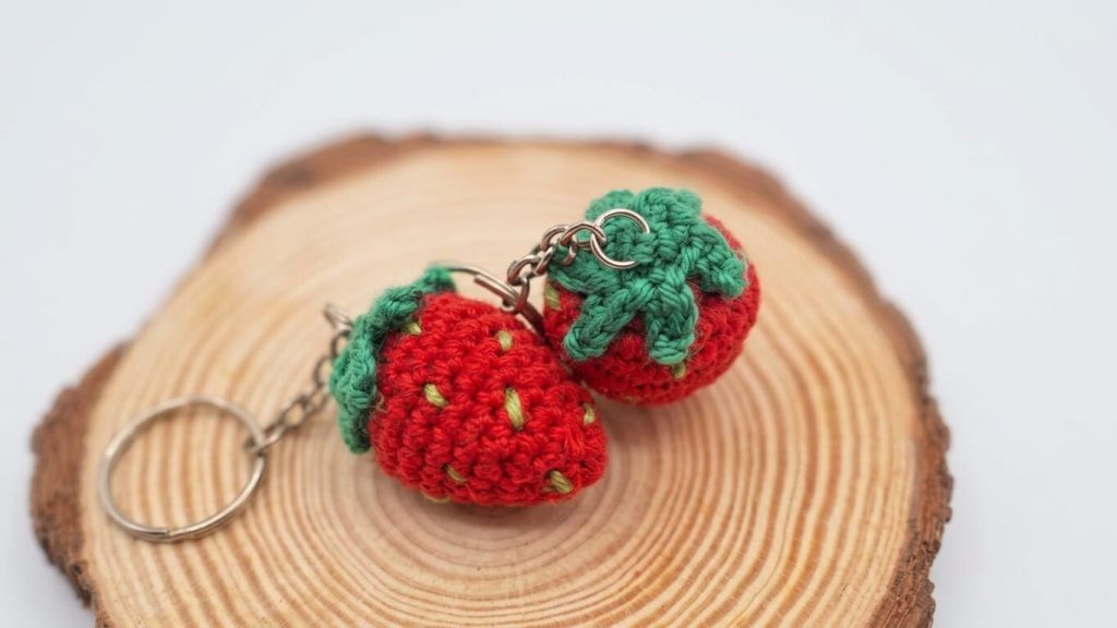 Llavero fresa a crochet